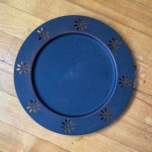 Black Decorative Metal Charger Plate with Daisy Motif